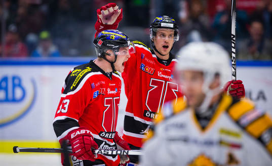 Örebros Bobbo Petersson gör 3-3 och jublar med Stefan