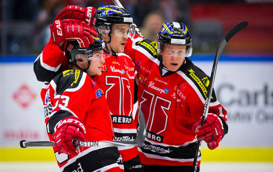 Örebros Bobbo Petersson gör 3-3 och jublar med Stefan
