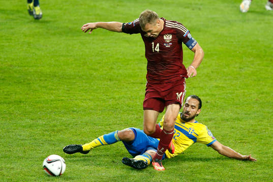 Rysslands Vasili Berezutski och Sveriges Erkan Zengin