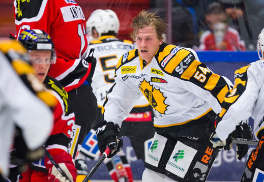 Skellefteås Anton Lindholm är arg på Örebros Ville