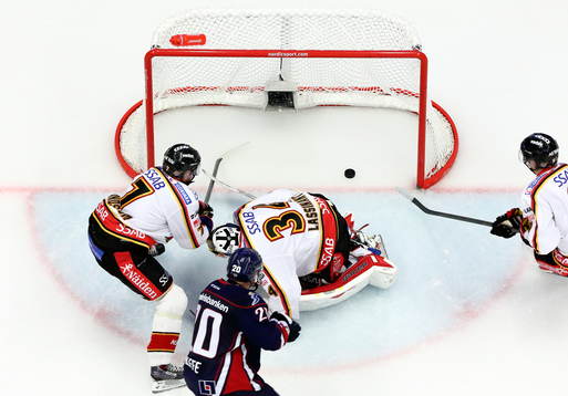 Mål 3-2 av Linköpings Broc Little förbi Luleås målvakt