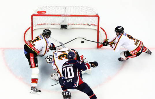 Mål 3-2 av Linköpings Broc Little förbi Luleås målvakt
