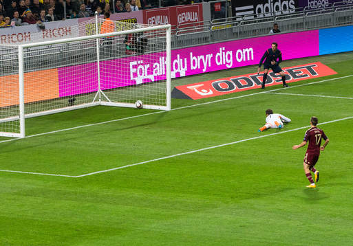 Rysslands Aleksandr Kokorin (ej i bild) gör 1-0 för