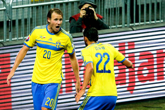 Sveriges Ola Toivonen jublar