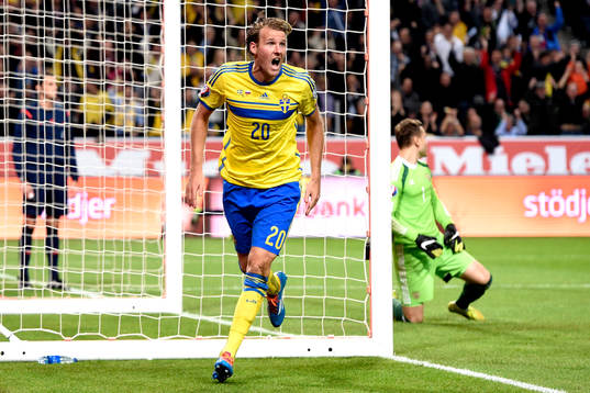 Sveriges Ola Toivonen jublar