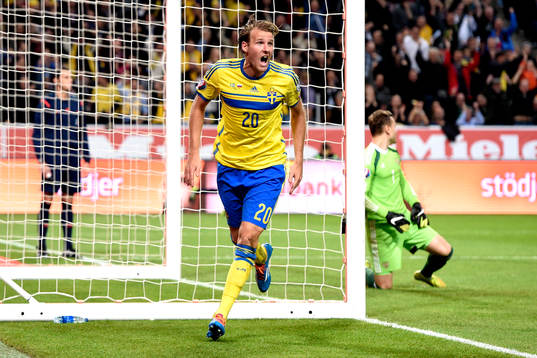 Sveriges Ola Toivonen jublar
