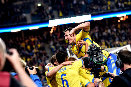 Sveriges Ola Toivonen jublar