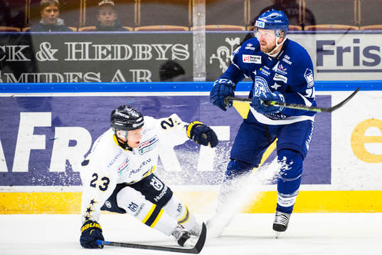 HV71s  Sebastian Strandberg och Leksands Jonas Frögren