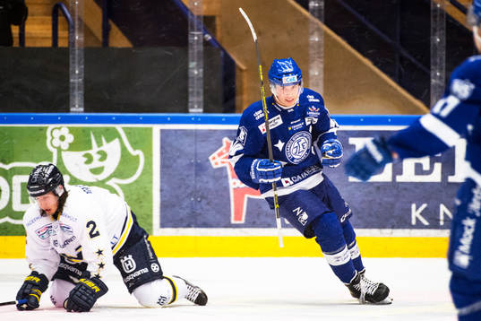 HV71s  Kristofer Berglund deppar medan Leksands Tomi
