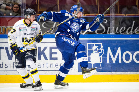 HV71s  Christoffer Törngren och Leksands Viktor Mårtensson