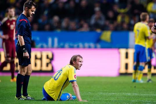 Sveriges Ola Toivonen skadas