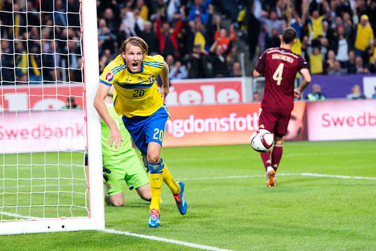 Sveriges Ola Toivonen jublar