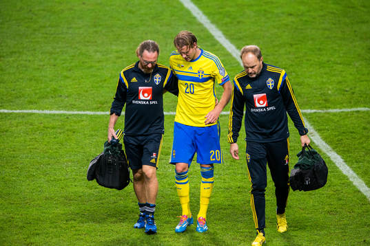 Sveriges Ola Toivonen leds ut