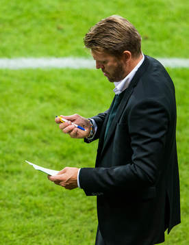 Sveriges players manager Marcus Allbäck