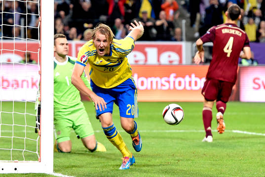 Sveriges Ola Toivonen jublar