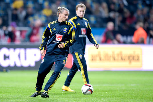 Sveriges Niklas Hult värmer upp