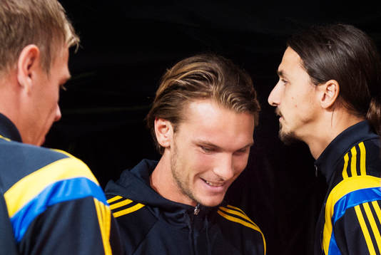 Sveriges Albin Ekdal pratar med Zlatan Ibrahimovic
