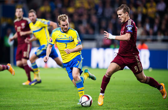 Sveriges Sebastian Larsson och Rysslands Aleksandr Kokorin