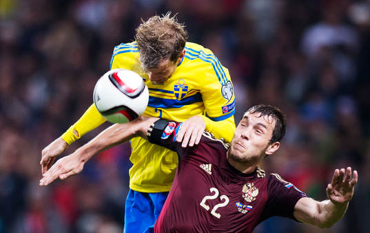 Sveriges Mikael Antonsson i en duell med Rysslands Artem