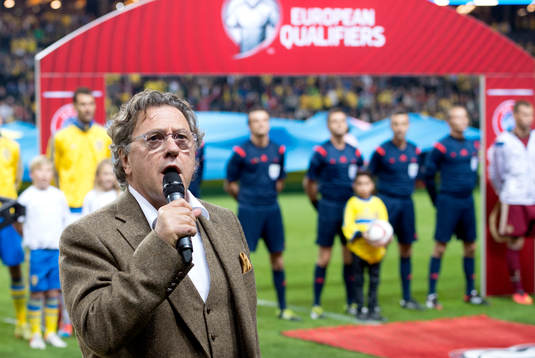 Tommy Körberg sjunger nationalsången