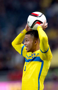 Sveriges Martin Olsson gör ett inkast