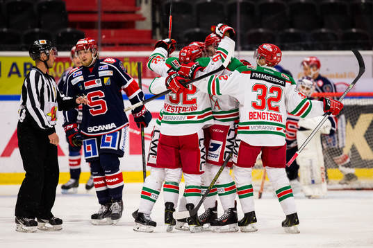 Moras spelare jublar