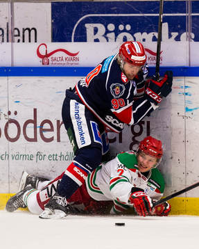 Södertäljes Christopher Aspeqvist trycker till Moras