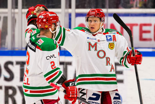 Moras Lukas Bengtsson (h) jublar