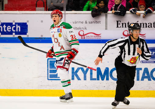 Moras Lukas Bengtsson jublar