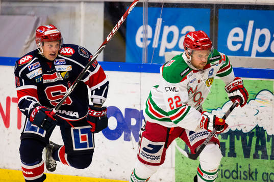 Södertäljes Peter Nolander jagar Moras Daniel Hermansson