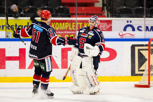 Södertäljes Robin Press och målvakt Sebastian Idoff