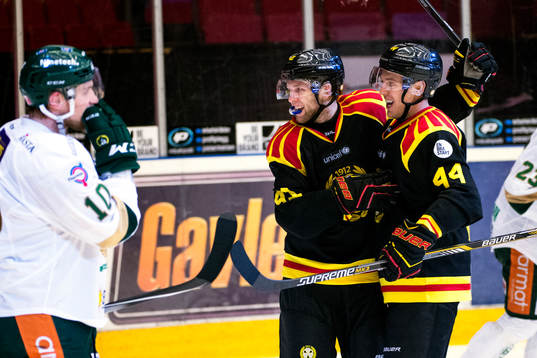 Brynäs Greg Scott och Jacob Blomqvist jublar