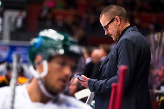 Färjestads huvudtränare Tommy Samuelsson  och