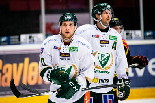 Färjestads Shawn Lalond och Rickard Wallin deppar