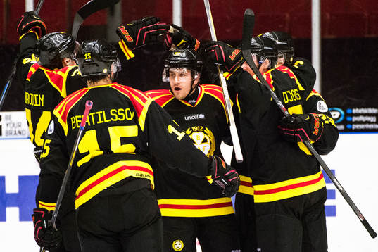 Brynäs Sebastian Enterfeldt jublar