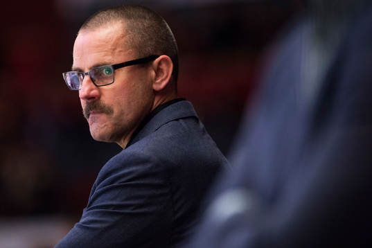 Färjestads huvudtränare Tommy Samuelsson deppar