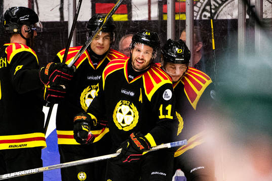 Brynäs Jesper Ollas jublar