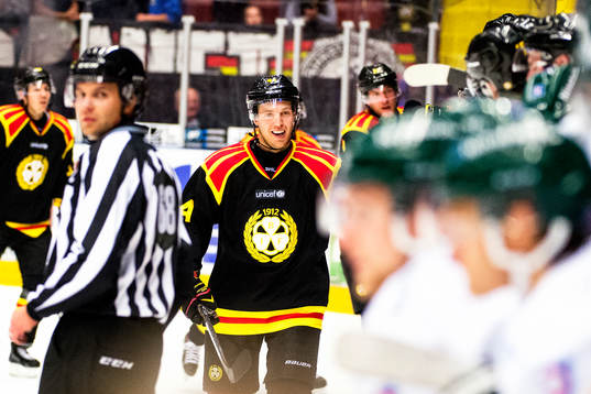 Brynäs Jacob Blomqvist jublar
