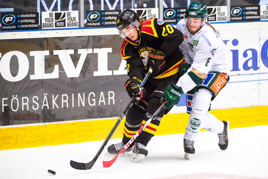 Brynäs Adam Brodecki och Färjestads Johan Olofsson