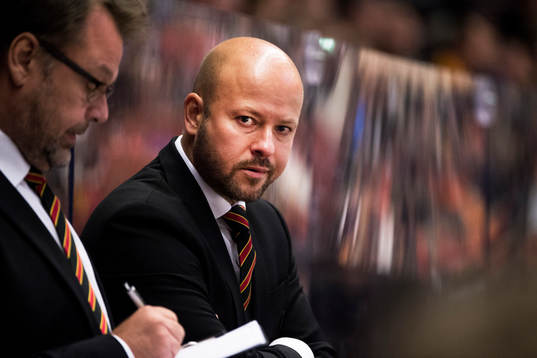 Brynäs huvudtränare Tommy Jonsson deppar