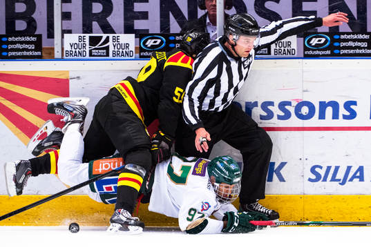 Brynäs Sebastian Enterfeldt och Färjestads Oliver