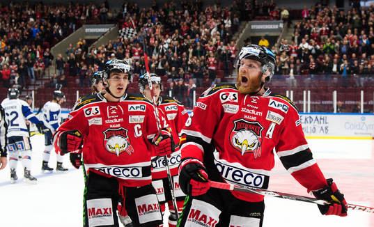 Malmö Redhawks David Liffiton jublar mot Karlskogas bås