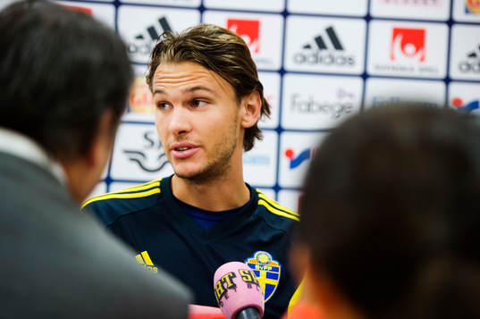 Sveriges Albin Ekdal pratar med media