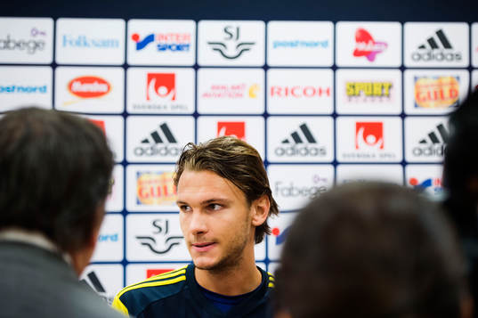 Sveriges Albin Ekdal pratar med media