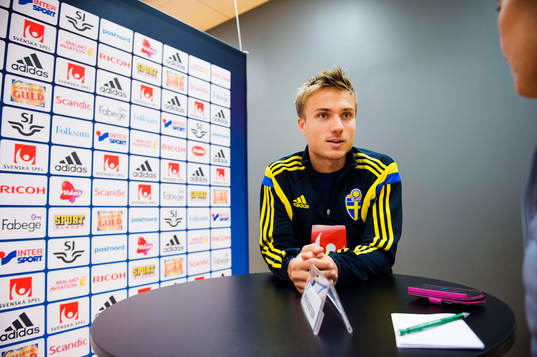 Sveriges  Pierre Bengtsson träffar media