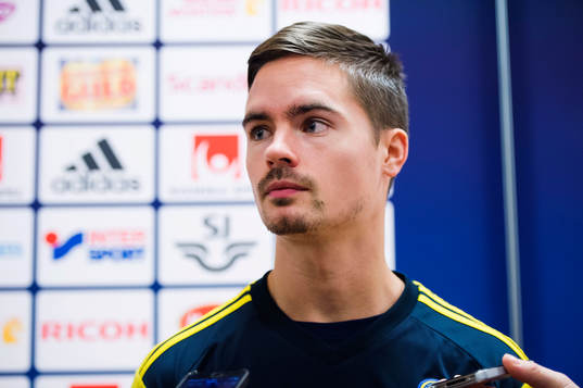 Sveriges Mikael Lustig  träffar media