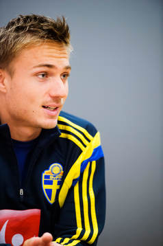 Sveriges Pierre Bengtsson  träffar media