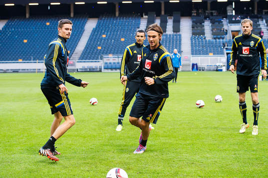 Sveriges Mikael Lustig, Nabil Bahoui ,Albin Ekdal och
