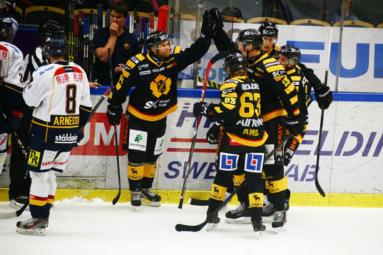 Skellefteås Niclas Burström, Rob Schremp, Sebastian Aho ,
