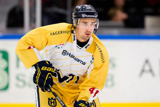 s Chris Campoli i replik av HV71:s guldtröja från 1995